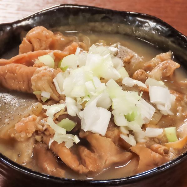 【当店お手製！お酒がすすむ】特製もつ煮込み 528円(税込)