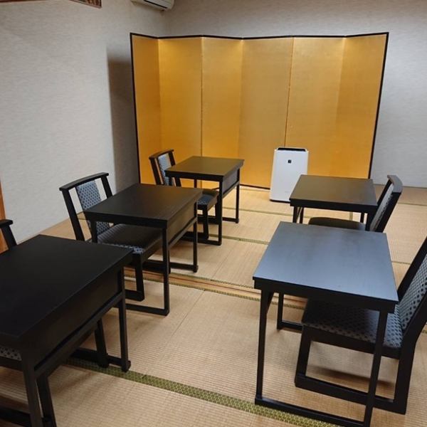 ≪我们有适合小团体的包间≫我们也有适合2至4人等小团体的房间。也可用于酒会、会议等商务场合，也可用于会议、聘请、初次聚餐。通过连接房间最多可容纳 8 人就座。