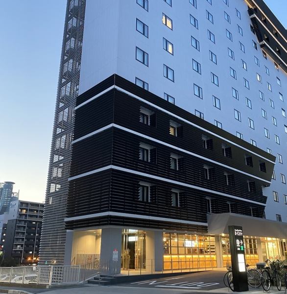 ≪ENTRANCE≫三蔵通りに面し、堀川から一目で眺められる位置にあるALLY'S.　名古屋の中心街、納屋橋エリアは、名古屋駅からも栄からも立地の良さが魅力。