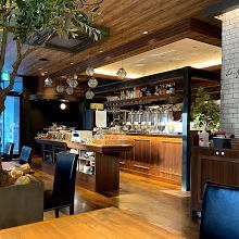 ≪BAR≫カウンター席はお一人様やカップルでのご利用のかたに人気の席。テーブル席での食後に、カウンターでお酒を1杯なども可能。