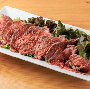 【肉料理の極み】口の中でとろける柔らかな食感！手間暇かけた自家製ローストビーフ