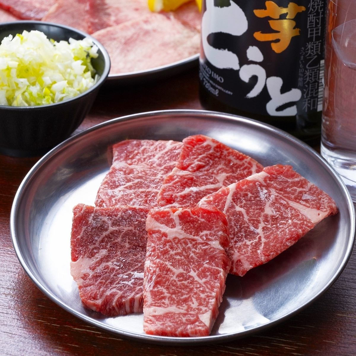 厳選して仕入れたホルモン焼肉は食感・舌触りが良く、素材本来の旨みが味わえる。