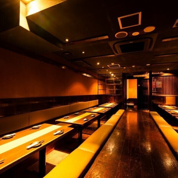 【個室予約大歓迎】和の情緒が感じられる個室でゆったりとお過ごしいただける、駅近の居酒屋です！2名様から利用OKの個室や、最大180名様まで収容可能な大型個室など、さまざまなお席をご用意しております。掘りごたつやテーブルの個室も完備しており、接待やデート、女子会などさまざまなシーンにご利用いただけます。