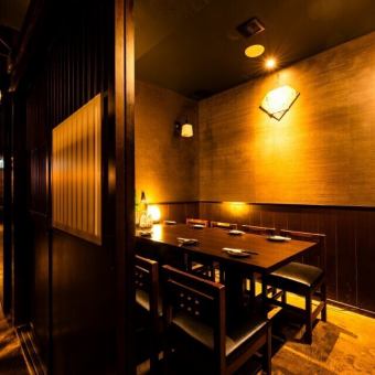 【ご家族とのお食事会などにどうぞ】5～6名様用のテーブル個室が2部屋ございます。壁・扉ありの完全個室となっておりますので、周囲を気にせずゆっくりとお過ごしいただけます。※個室の詳細はお店にお問い合わせください
