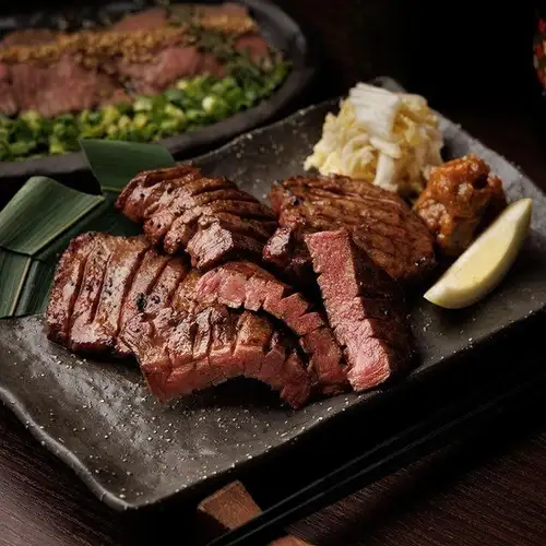 ■Only the finest beef tongue from grain-fed American cattle is carefully selected.Traditional aging techniques and handcrafted preparation result in exceptional tenderness and overflowing juices.