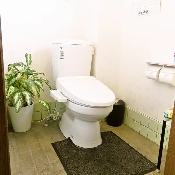 自慢はスタッフの若さだけではありません！お越しの皆様に気持ちよくご利用いただけるような空間作りを意識しております。お手洗いもキレイな内装にしています☆※写真は女性用お手洗いです。