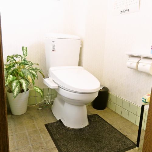 <p>自慢はスタッフの若さだけではありません！お越しの皆様に気持ちよくご利用いただけるような空間作りを意識しております。お手洗いもキレイな内装にしています☆※写真は女性用お手洗いです。</p>