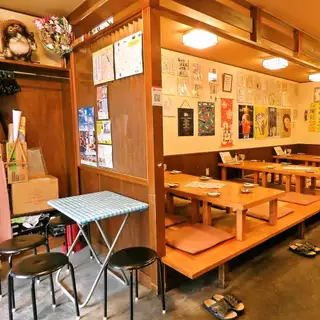 満席時には臨時のテーブルをご用意いたします。お座敷との間に仕切りもあるのでプライベート感も◎