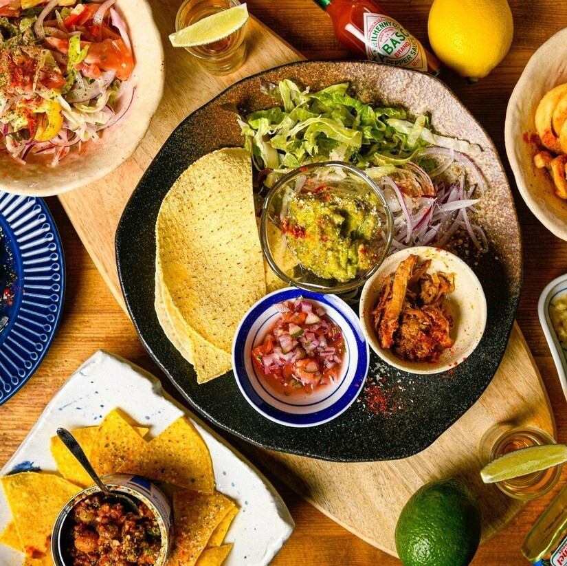 タコス×テキーラ、アテ×泡盛。金山で一番“クセになる”小さなちょい路地酒場。