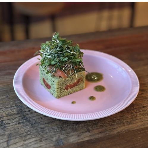 自家製マリネサーモンのタブレ　850円(税込)