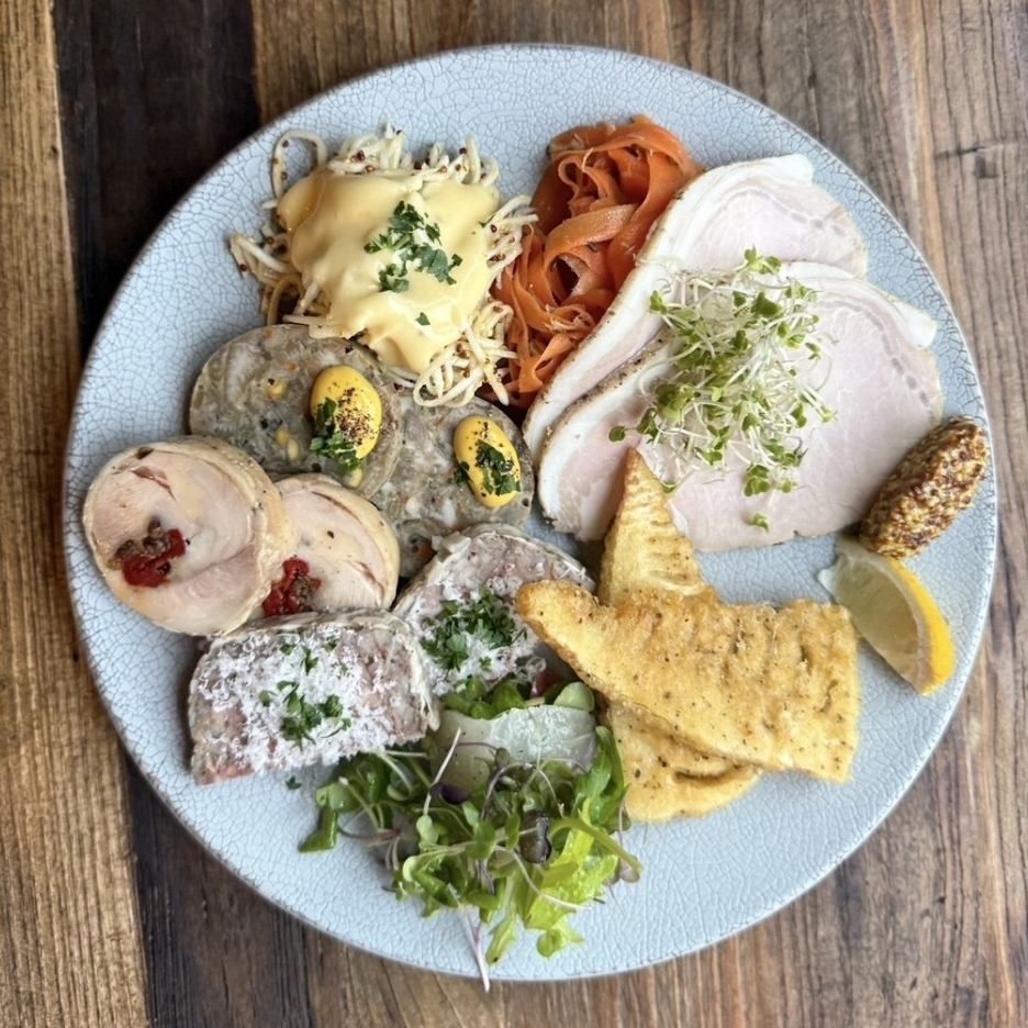 お料理とナチュラルワイン。料理と会話を楽しむ大人のためのレストラン。