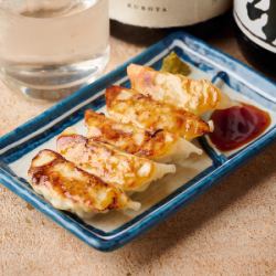 鲜嫩多汁的煎饺