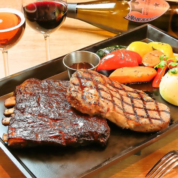 アメリカンな雰囲気漂う店内で、絶品の肉料理を