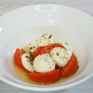 トマトとモッツアレラのカプレーゼ