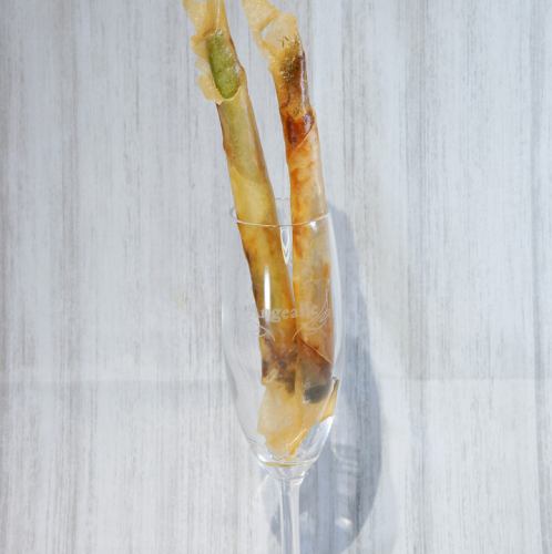生ハムとアスパラ　ステック春巻き