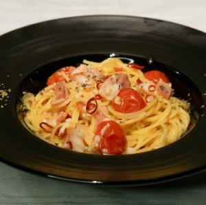 ベーコンとトマト　ペペロンチーノ
