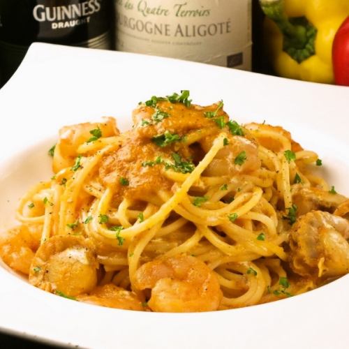 ペスカトーレ/エビとホタテのトマトクリームパスタ