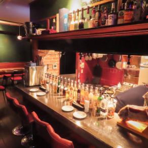 カウンター席は、カップル・お二人様におすすめのお席です。お酒とあてをバー感覚でお楽しみいただけます。