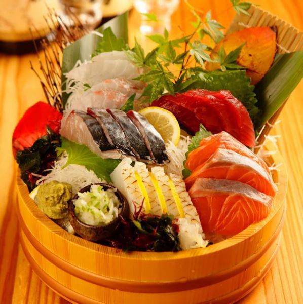 Assorted seafood sashimi 5 types and 7 types
