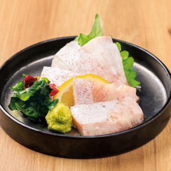 Sashimi of yellowtail fatty tuna (limited quantity)