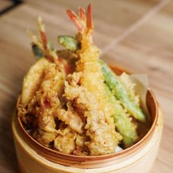 Assorted seasonal tempura