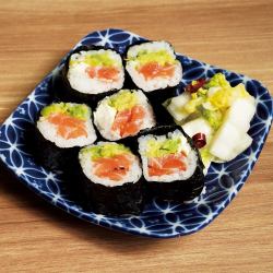 Sake accompaniment sushi roll with salmon and avocado