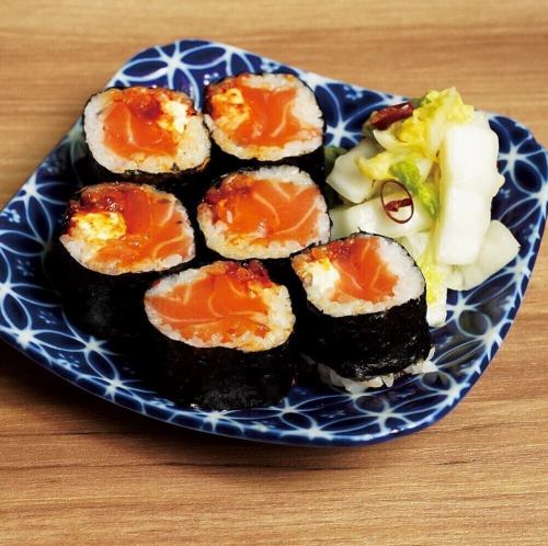 Sake accompaniment sushi roll with salmon, cream cheese and Cajun sauce