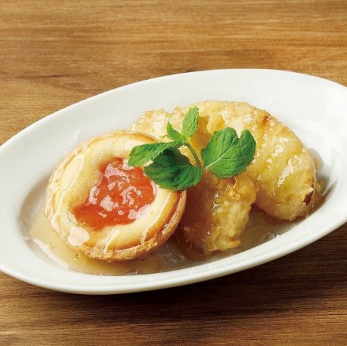 Rice apple tart and apple tempura