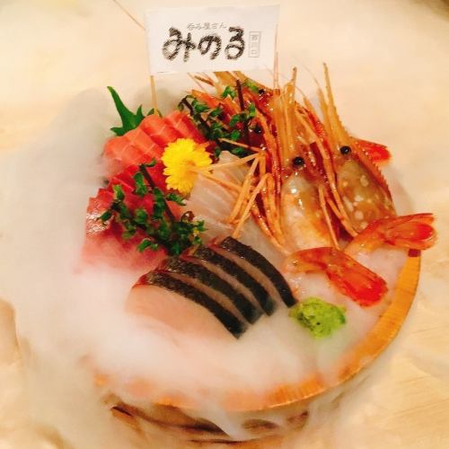 Assortment of 5 kinds of specialty sashimi for 2 people 1,408 yen (tax included)