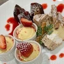 【デザートの盛り合わせ付き！】女子会コース（2H飲み放題付全9品）