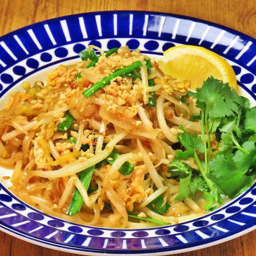 Seafood grilled rice noodles! Pad Thai