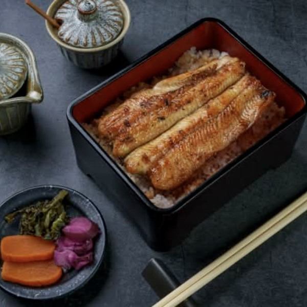 おいしい鰻をあつあつのご飯とお召し上がりください