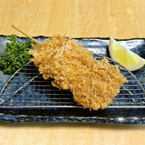 The delicious flavor of vegetables and juicy meat! [Negima Kushiage] has tender meat and is popular with children as well.