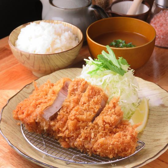 【とんかつ昼飲み】言わずと知れた田町のとんかつ名店で乾杯♪