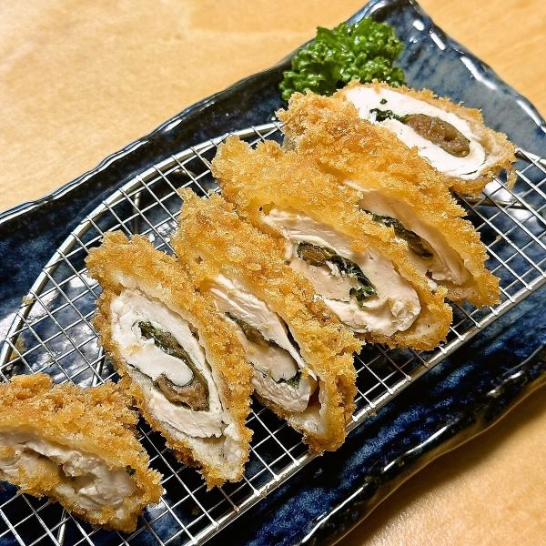 [Fried chicken fillet with plum paste] Fried chicken fillet accented with the refreshing acidity of plum paste.Please enjoy♪