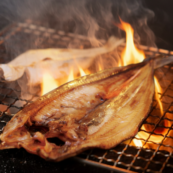 【名物】炭火で豪快に焼き上げる!特大ほっけをはじめとした北海道食材の炉端焼き