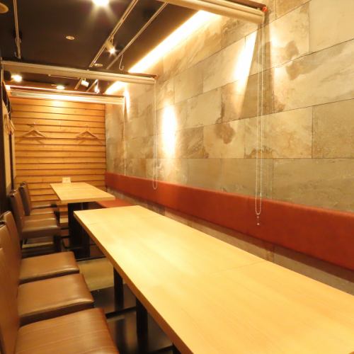 大人数の宴会でもご人数に合わせて調整できる大型席！会社宴会やパーティにも最適です◎