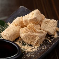 红糖浆、豆粉和蕨饼