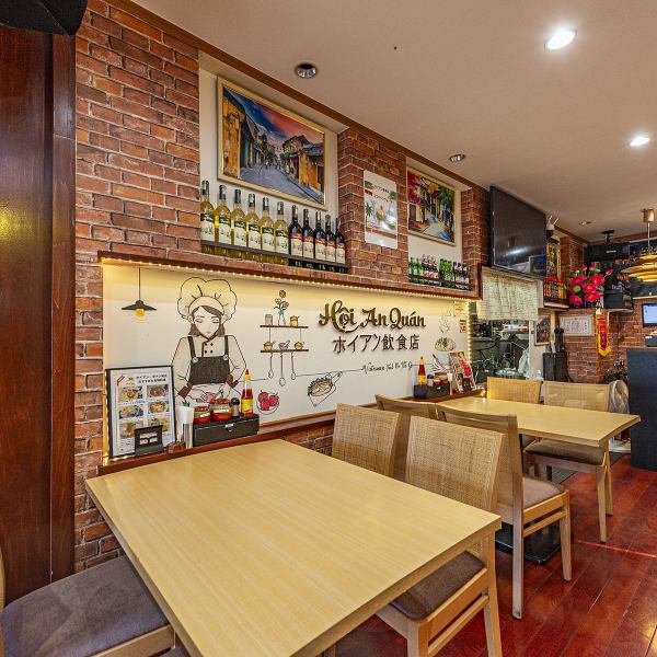 【温馨舒适的店内环境】本店的魅力在于充满越南风情的店内环境！店内设有充足的桌椅，非常适合家人朋友聚会。此外，公司宴会、闺蜜聚会等各种场合也非常适合！