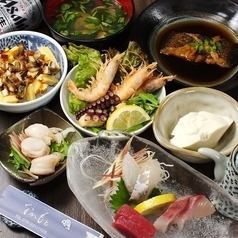 ≪仅食物≫ 近畿、寿司拼盘等9道菜品……「鱼彩」套餐⇒6,050日元（含税）