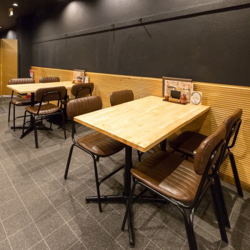 <p>落ち着いた雰囲気の中で、家族全員が気軽に美味しい鰻を楽しめるお店。広々としたテーブル席があり、ゆったりとした時間を過ごしながら、こだわりの鰻料理を味わえます。香ばしい香りが漂う中、じっくりと焼き上げられた鰻は、見た目にも美しく、食べる楽しみを倍増させてくれます。</p>