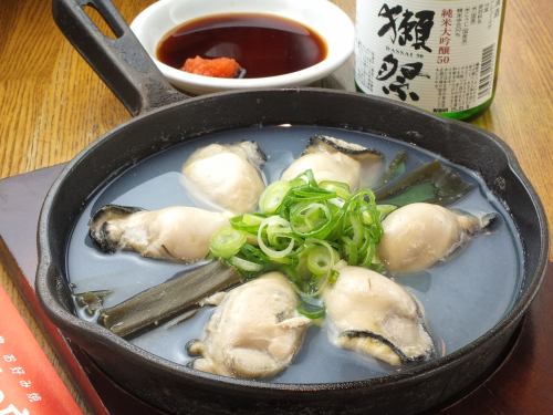 [Hiroshima specialty] Steamed oyster sake