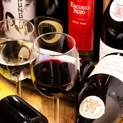 我們也提供多種飲品，包括葡萄酒。
