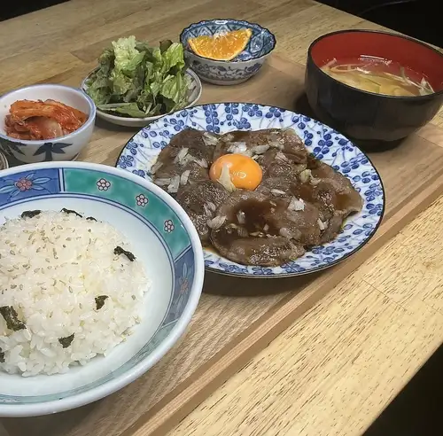 炙り牛タンユッケ定食