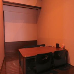 2Fには座敷席が3席ございます。ゆったりとおくつろぎいただけます。お子様連れにも安心。