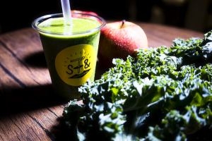 apple and kale smoothie