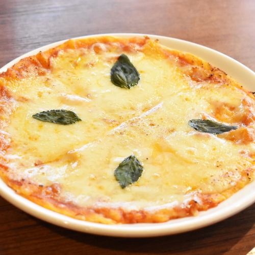 たっぷりチーズのマルゲリータピザ