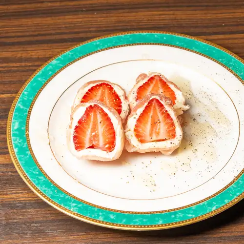 イチゴとクリームチーズの生ハム包み