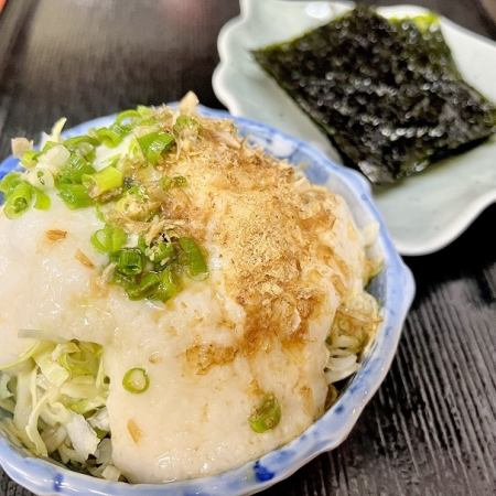 Cabbage salad with Korean seaweed and grated yam