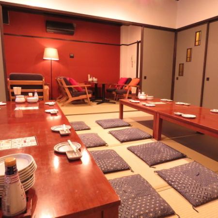 Banquets can accommodate up to 36 people.You can choose between a tatami room and a sofa depending on the number of people.It is also possible to divide the private room and change it to a private room according to the number of people.